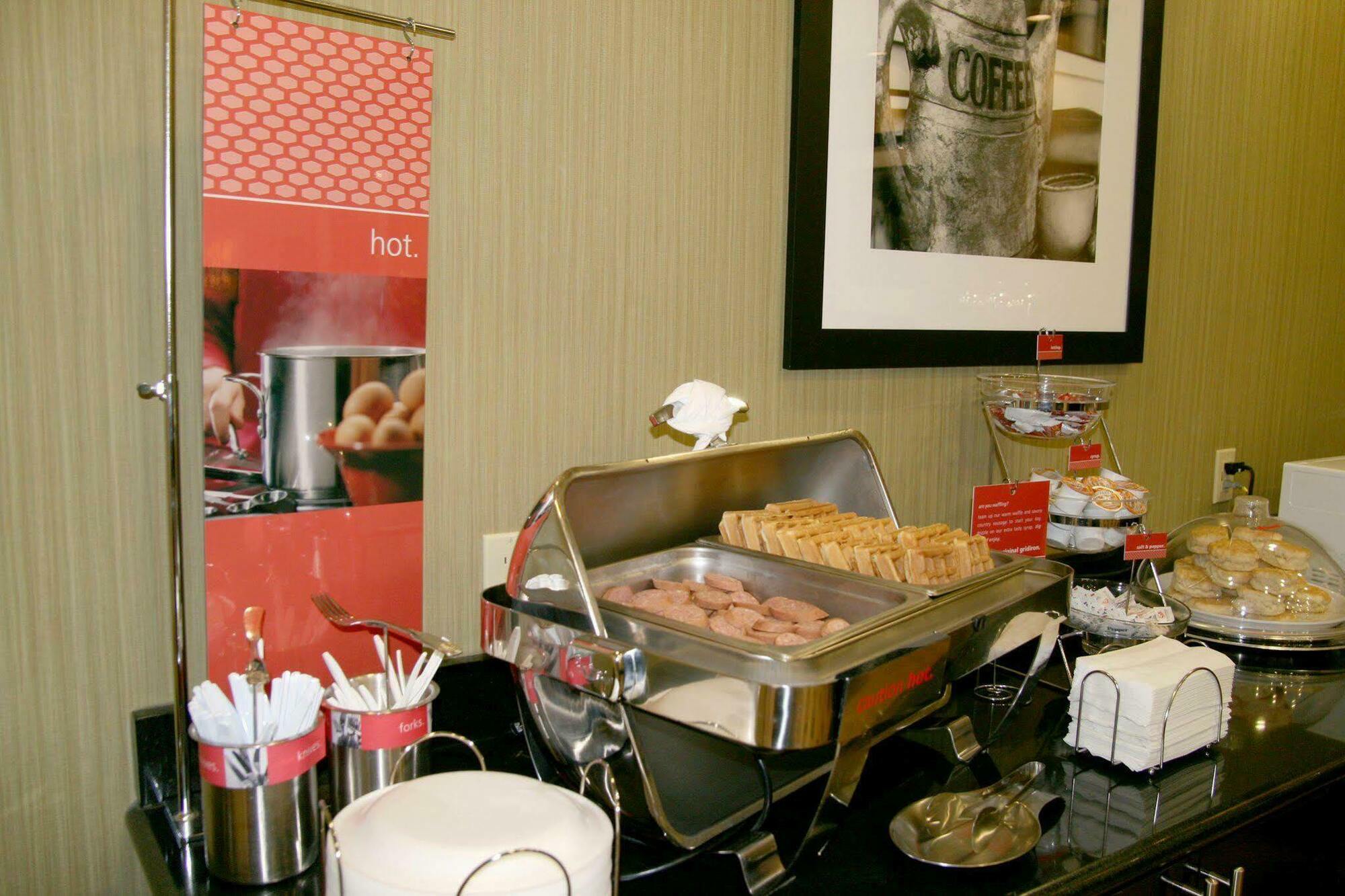 Hampton Inn & Suites Dallas-דסוטו מסעדה תמונה